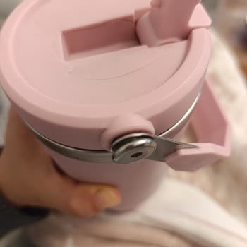 Çatlayan Üst Kapak Ve Sızıntı Nedeniyle Termos Kullanılamaz