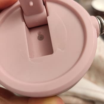 Çatlayan Üst Kapak Ve Sızıntı Nedeniyle Termos Kullanılamaz