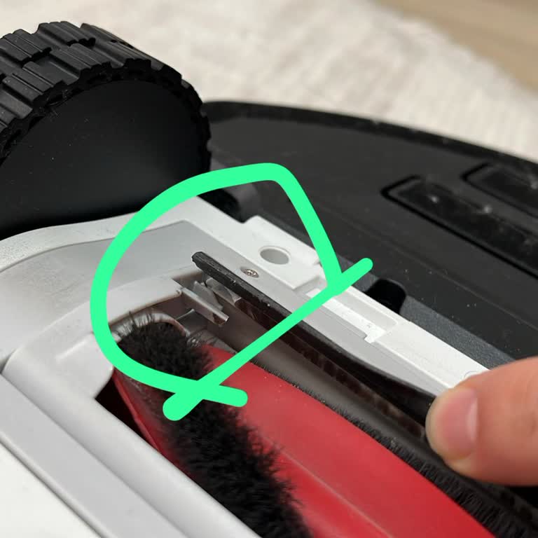 Roborock S8 Pro’da Ana Fırça Kapağının Kısa Sürede Kırılması Ve Yedek Parça Yokluğu