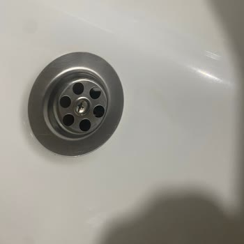 Kale Lavaboda Çıkmayan Sarı-Gri Leke