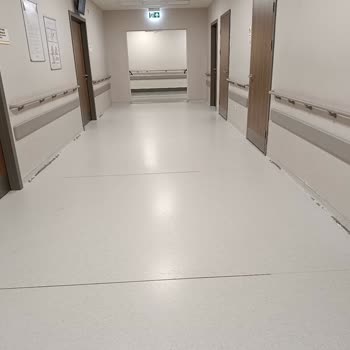 Etlik Hastanesinin Çocuk Bölümünde Oturma Alanı Eksikliği