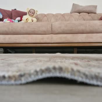 Atlas Halı’da Defolu Halı Ve Yanıltıcı 'Leke Tutmaz' Açıklaması