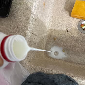 Lavaş Bayat Ve Ayran Bozuk, Çocuğumun Sağlığı Tehlikede