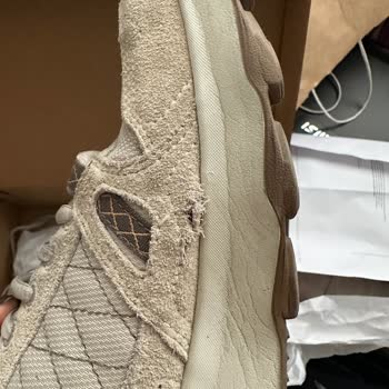 Skechers Ayıplı Ayakkabısının Dikişleri Açıldı Ve Yapışkan Sızdırıyor İade Talebi