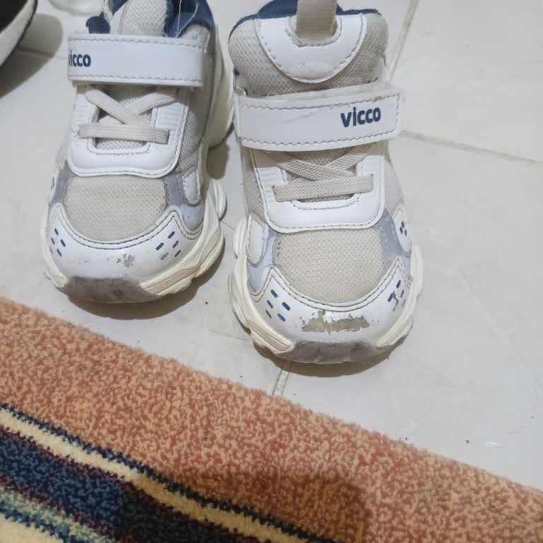 Vicco Spor Ayakkabısının Ön Kısmı Az Kullanımda Soyuldu