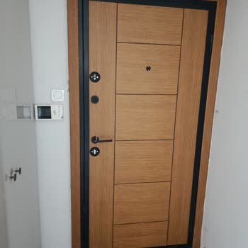 Renk Uyumsuzluğu Ve Depozito Tehdidiyle Zorla Kabul Ettirilen Kapı Sorunu