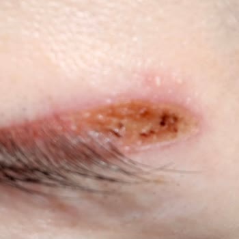 Deluxe Vip Güzellik Merkezi Kaşlarımı Mahvettiler