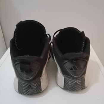 Adidas Ayakkabısının Renk Solması Ve Hızlı Olumsuz Cevabı