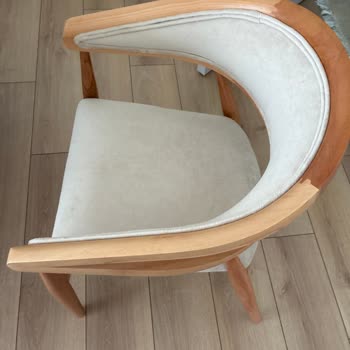 Gösterilen Numune İle Uyuşmayan Sandalyeler Ve Cevapsız İletişim