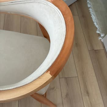 Gösterilen Numune İle Uyuşmayan Sandalyeler Ve Cevapsız İletişim