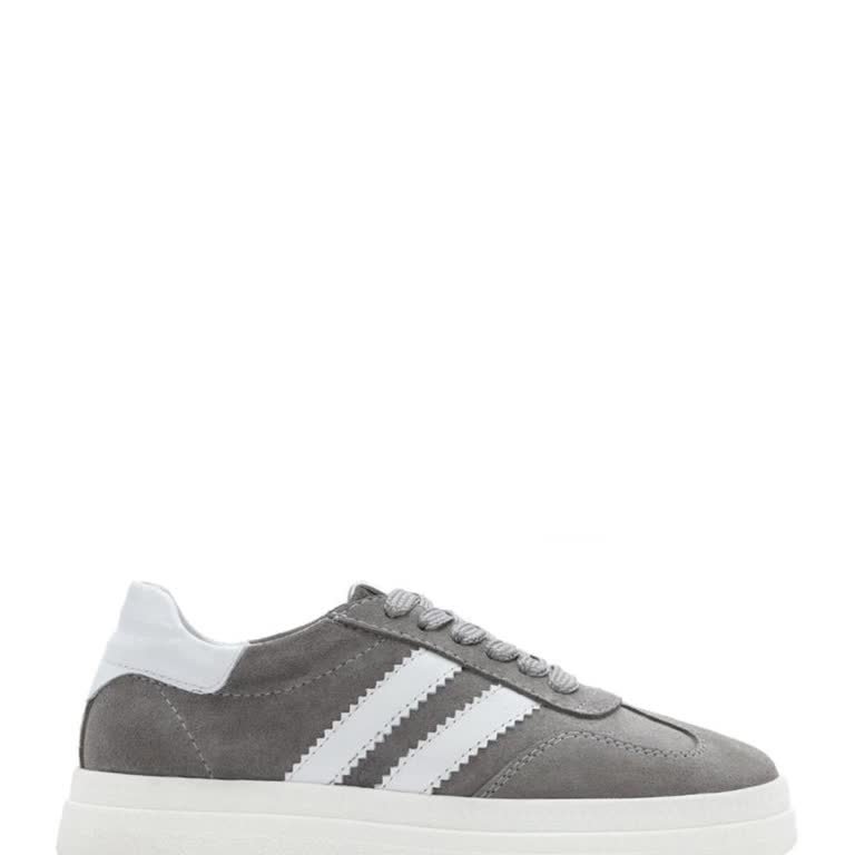 Ayak Sağlığını Tehdit Eden Derimod Sneaker’da Ürün Hatası Ve İade Talebi