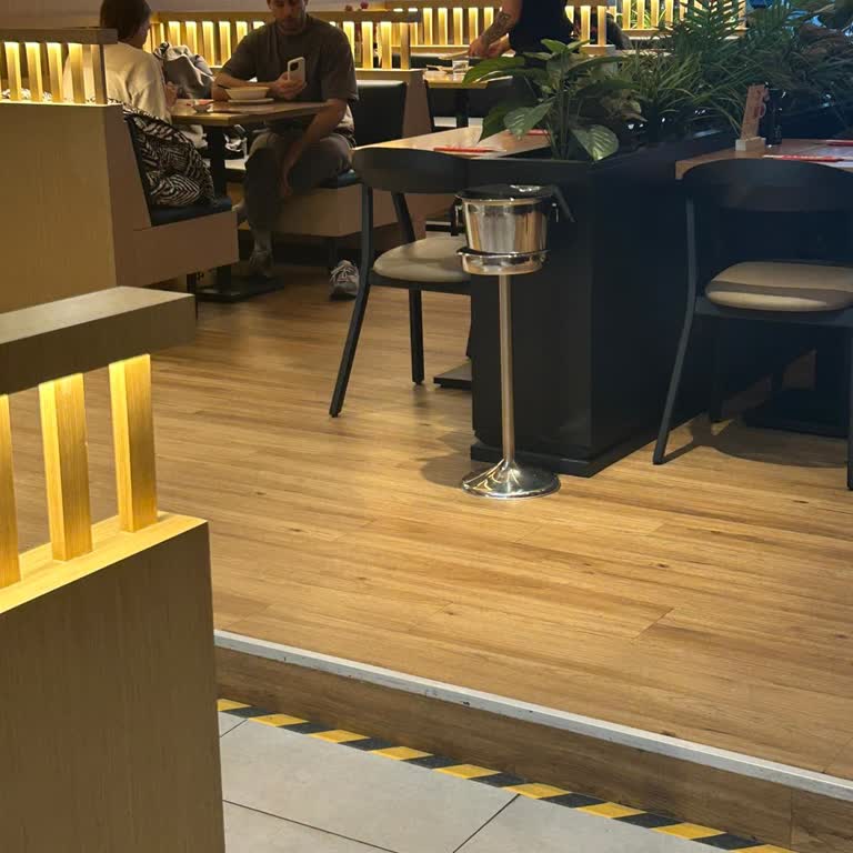 Ayakkabısız Müşterinin Kokusuna Müdahale Edilmemesi