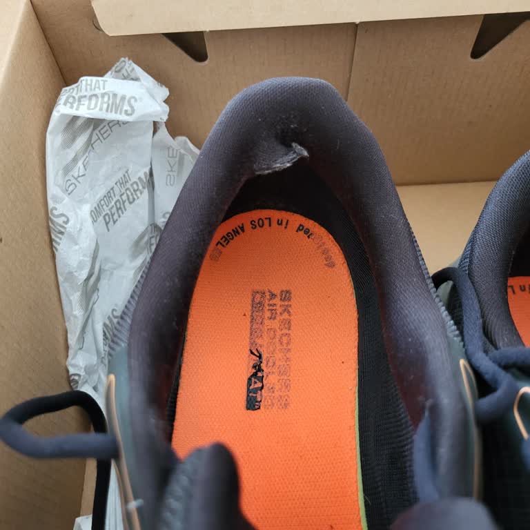 Skechers Ayakkabısının İç Astarı 10 Günde Yırtıldı, Mağaza Çözüm Sunmadı