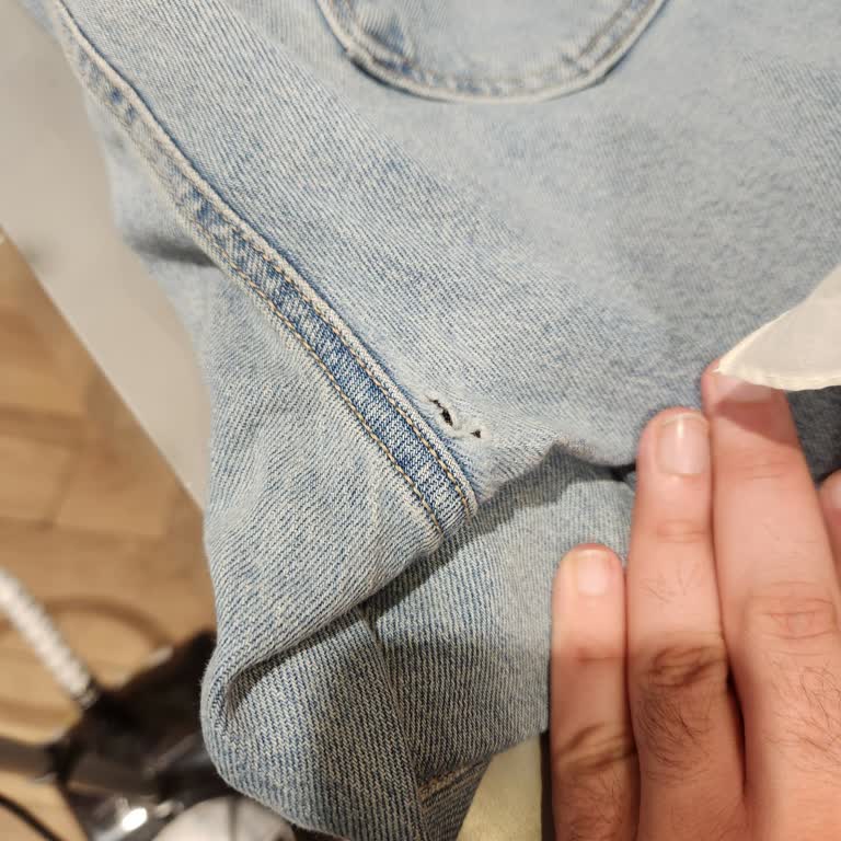 Kısa Sürede Yırtılan Jean Ve Ek 1300 TL Ödeme Zorunluluğu