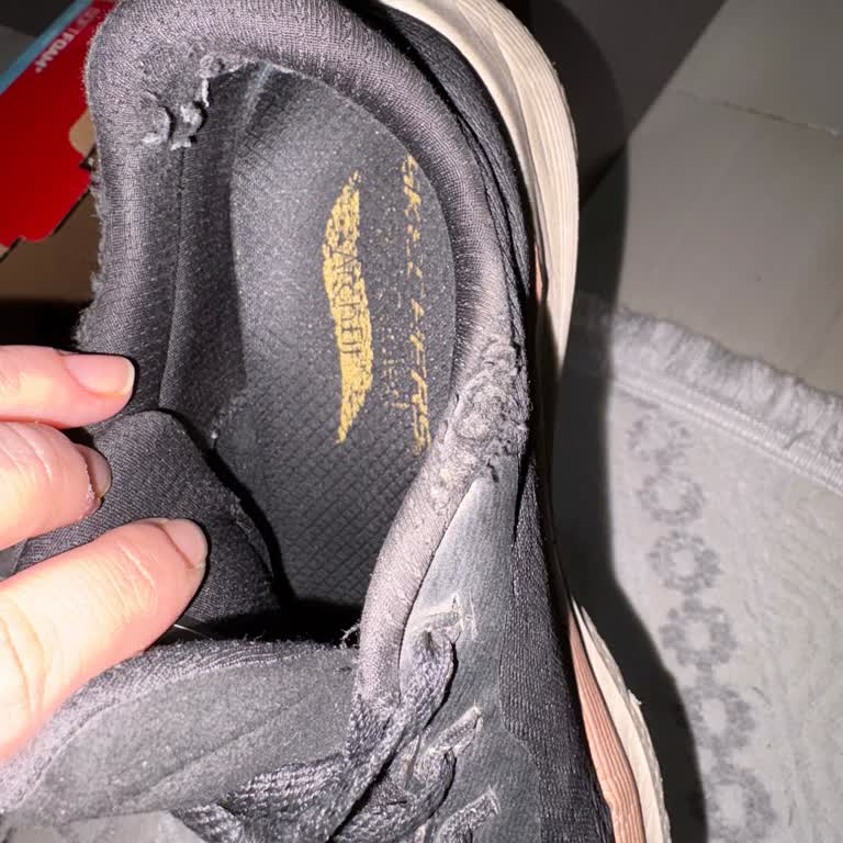 Skechers Ayakkabının Kısa Sürede Aşınması Ve Yırtılması Nedeniyle Ürün Değişim Talebi