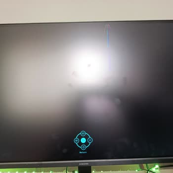 Monitör Paneli Kırık Çıktı Mağaza Ve Servis Hatası İade Talebi
