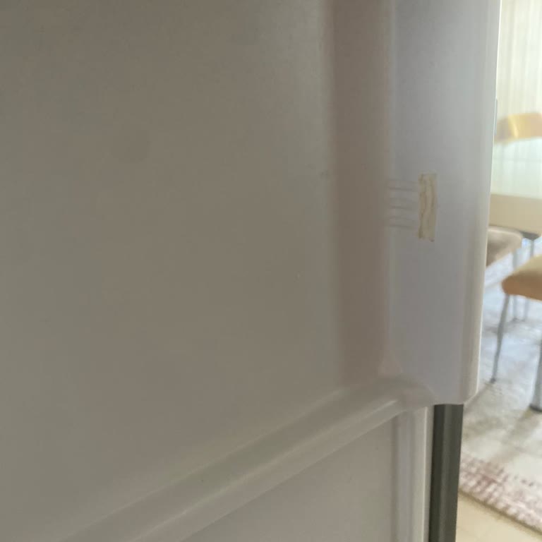 Garanti Süresi İçindeki Buzdolabı Kapak Parçası Kırıldı, Yetkili Ücret Talep Ediyor