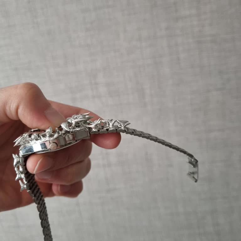 Kordon Tasarım Hatası Olan Saatlerde Yanıltıcı Ürün Gönderimi Ve İade Talebi