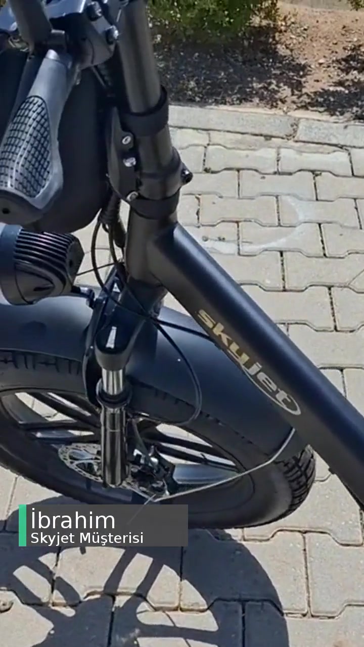 Skyjet İlgisiz Ve Duyarsız Kuba Motor Fabrikası videonun kapak resmi