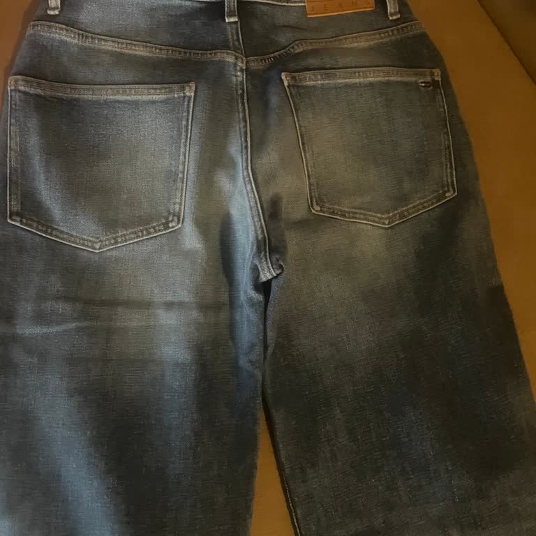 Tommy Jeans Yanıltıcı Görselleri Nedeniyle Yanlış Kot Pantolon Teslimi