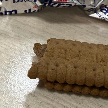 Ülker Bisküvideki Kıl Hijyen Sorunu Güveni Sarsıyor