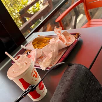 Popeyes Söğütözü’nde Uzun Bekleme Ve Hijyen Sorunu