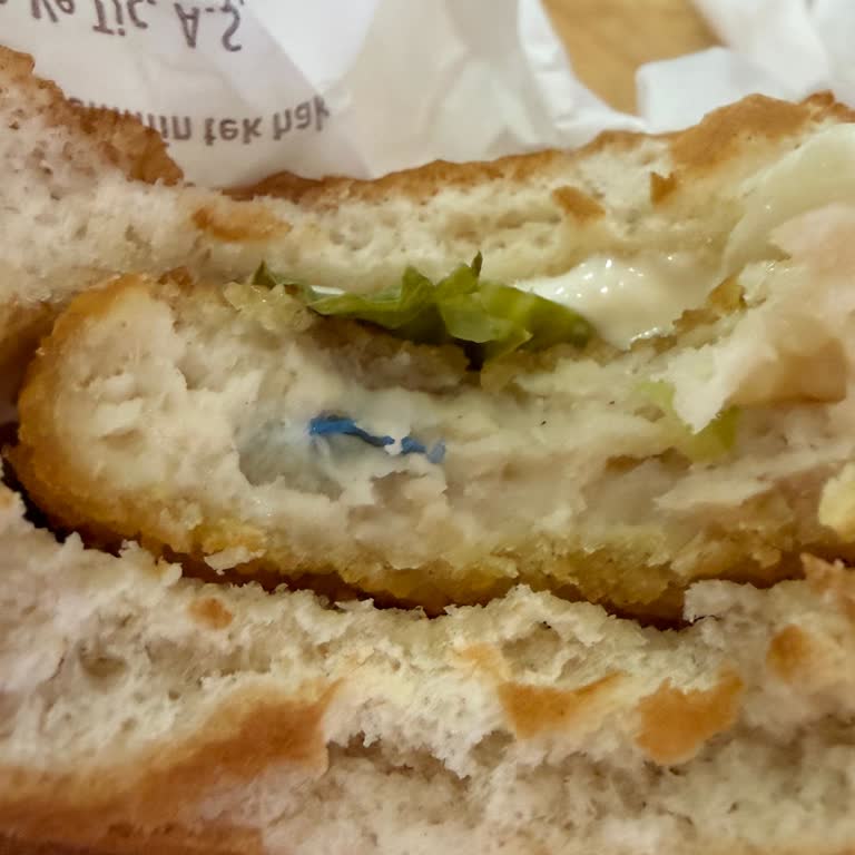 Burger King Tavuk Burgerde Mavi Plastik Parçası: Sağlık Riski Ve Ücret İadesi Talebi