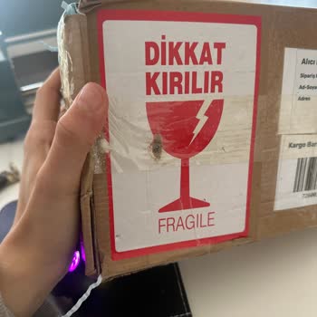 Aras Kargo Ümraniye Şubesinde Kırılan Paketler Ve Saygısız Kurye Davranışı