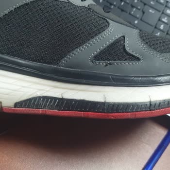 Skechers Ayakkabısının Tabanı Çatladı Ve Mağaza Sorunu Görmezden Geldi