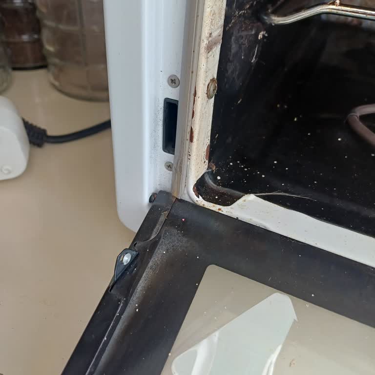 Simfer Fırın Kapak Menteşesi Kırıldı, Orijinal Yedek Parça Talebi