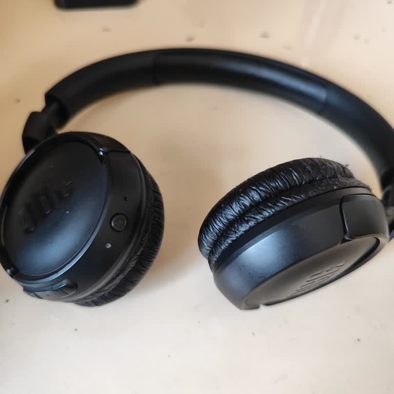 JBL Tune 570 Kulaklıkta Kendiliğinden Açılıp Kapanma Ve Ses Kesintisi Sorunu