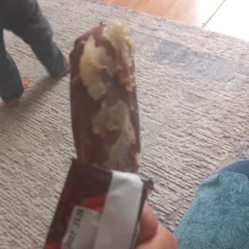 Dolce Free Vanilyalı Dondurmanın İçinde Buzlu Ve Bozuk Tat