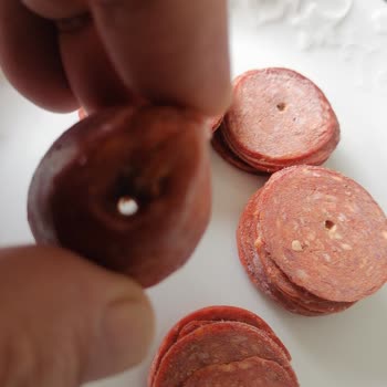 Sucukta Boydan Boya Delik, Gıda Güvenliği Endişesi Ve Firma Yanıtı Yok