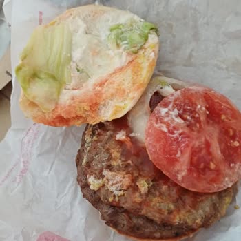 Yanmış Ekmek, Yanlış Malzeme Ve Eksik Ekmek: Burger King Şubesinde Özensiz Servis