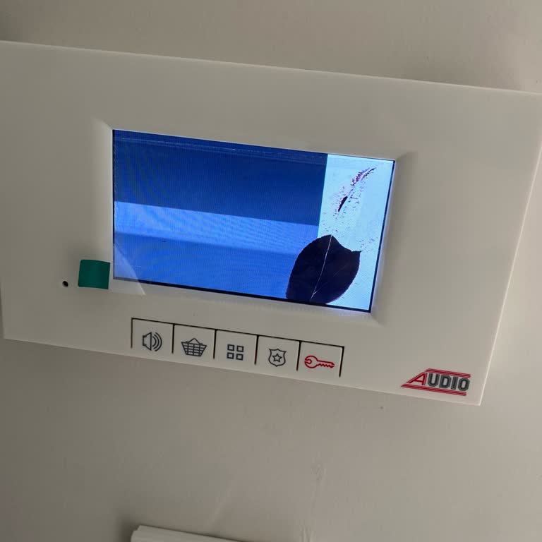 Çatlak Ekranlı Diyafon Ve Haksız Sorumluluk İddiaları