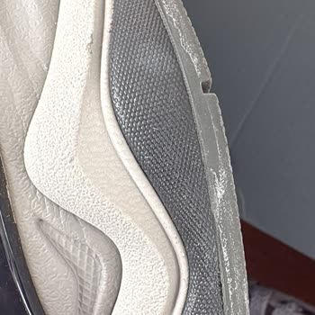 Üst Üste Kullanılmış Ayakkabı Gönderimi Ve Yorucu İade Süreci