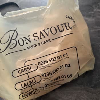 Bon Savour Cafe Patatesli Pidelerden Birinin Üzerinde Böcek Olduğunu Gördüm