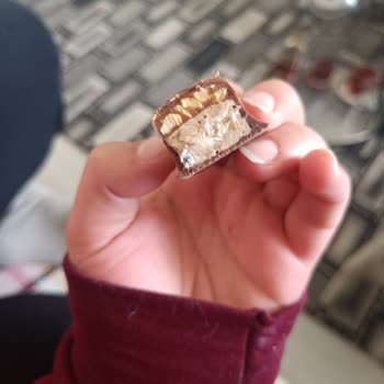 Eti Maksimus Çikolatalarında Sert Ve Küf Benzeri Yapı Bozuk Ürün Şikayeti