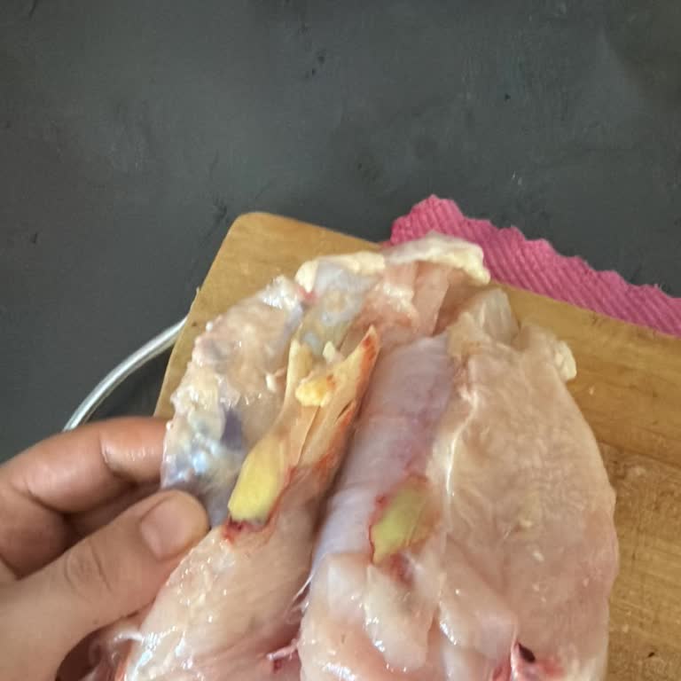 A101 Altınşehir Şubesinde Bozulmuş Tavuk Ve Bal Ürünleri Sağlık Riski