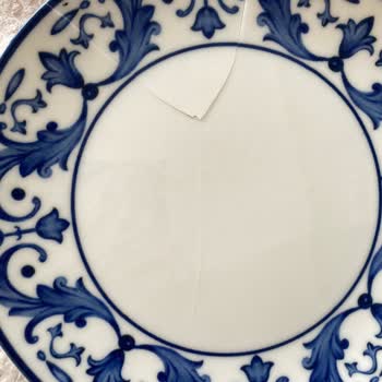 Kırık Tabaklar Ve Müşteri Hizmetleri Desteksizliği