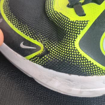 Nike Ayakkabısındaki Üretim Hatası Ve Mağaza Destek Eksikliği