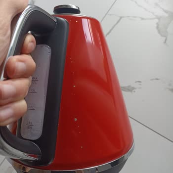 Arçelik Kırmızı Su Isıtıcısının Sigorta Atması, Boya Atması Ve Ücretli Servis İtirazı