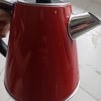 Arçelik Kırmızı Su Isıtıcısının Sigorta Atması, Boya Atması Ve Ücretli Servis İtirazı