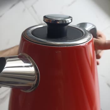 Arçelik Kırmızı Su Isıtıcısının Sigorta Atması, Boya Atması Ve Ücretli Servis İtirazı