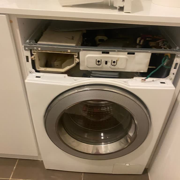 8000 TL'lik Servis Ücreti Karşılığında Çamaşır Makinesi Tamir Edilmedi Ve Parçalar Geri Dönmüyor