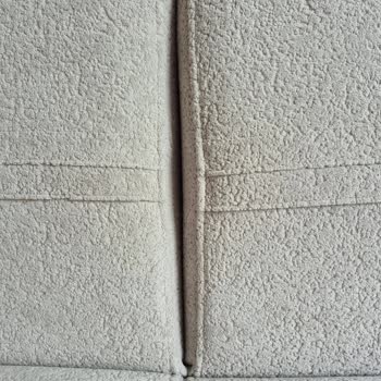 Teslimat Gecikmesi, Defolu Kanepe Ve Saygısız Hizmet Şikayeti