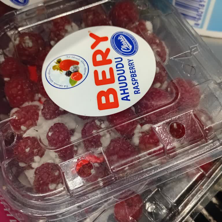 A101 Sincan’da Küflenmiş Ahududular Ve Bozulmuş Ürünler