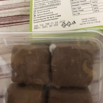 Müddeti Geçmemiş Çikolatalı Baklavanın Küflü Çıktığı Ve Şirketin İletişimsizliği