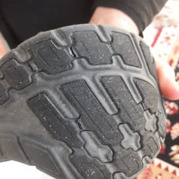 Skechers Ayakkabısının Alt Tabanı Hızla Kırıldı, Mağaza Yardımcı Olmadı
