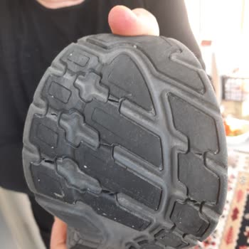 Skechers Ayakkabısının Alt Tabanı Hızla Kırıldı, Mağaza Yardımcı Olmadı